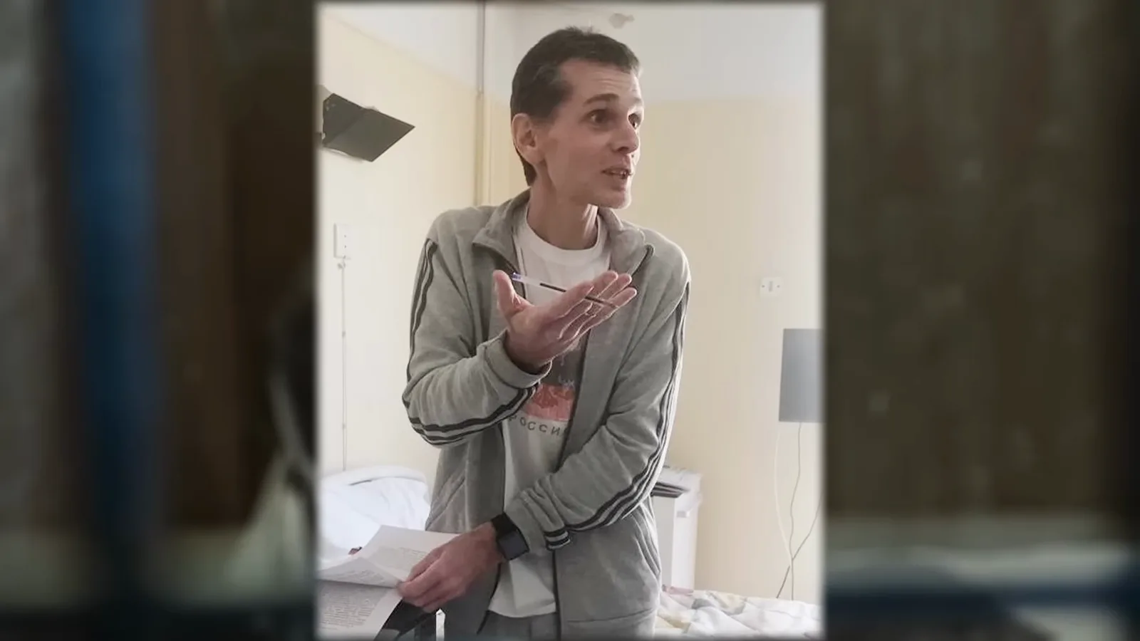 Gaunt man standing in a hospital gown in a Greek clinic, how Alexander Vinnik's three-month hunger strike against extradition left him before transfer Gaunt man standing in a hospital gown in a Greek clinic, how Alexander Vinnik's three-month hunger strike against extradition left him before transfer